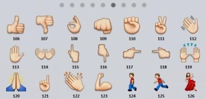 emoticon pollice su con le mani di WhatsApp